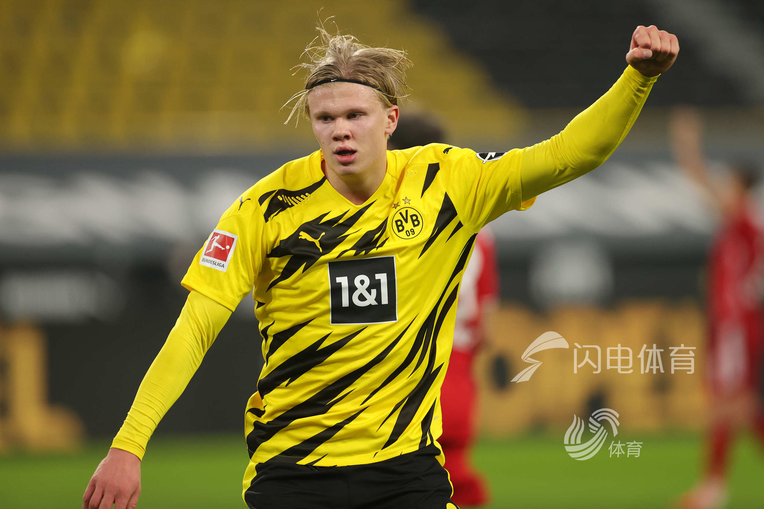 海港发文祝福奥斯卡：艰难时刻会过去，我们与功勋队长同在（海港发声力挺奥斯卡：困难终会过去，我们与功勋队长并肩前行）