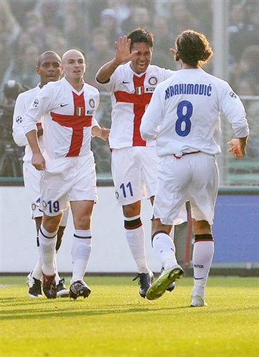 阿斯：皇马绝不会通过竞价来引援中卫，专注于合同到期的球员（阿斯：皇马不参与中卫竞价，重点锁定合同将满的球员）