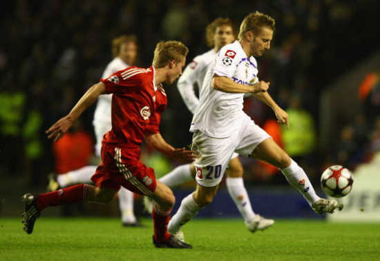 曼联重返英超前六（曼联跻身英超前六）