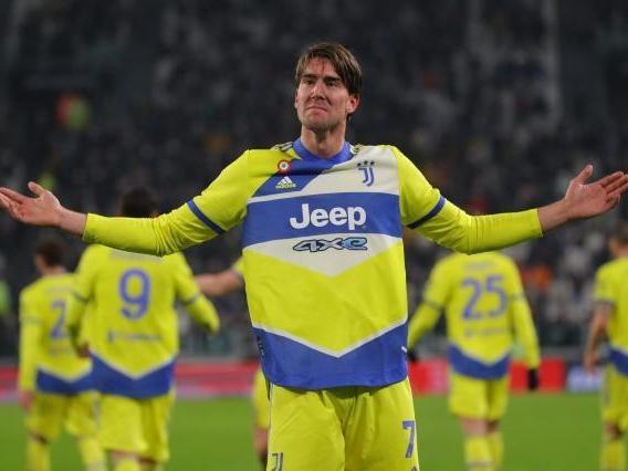 皇马公布欧冠战曼城名单：姆巴佩受伤仍入选，卡马文加缺席（皇马官宣欧冠对曼城大名单：姆巴佩带伤入列，卡马文加无缘）